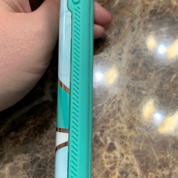 iPhone XR Case - Picture 3 of 6